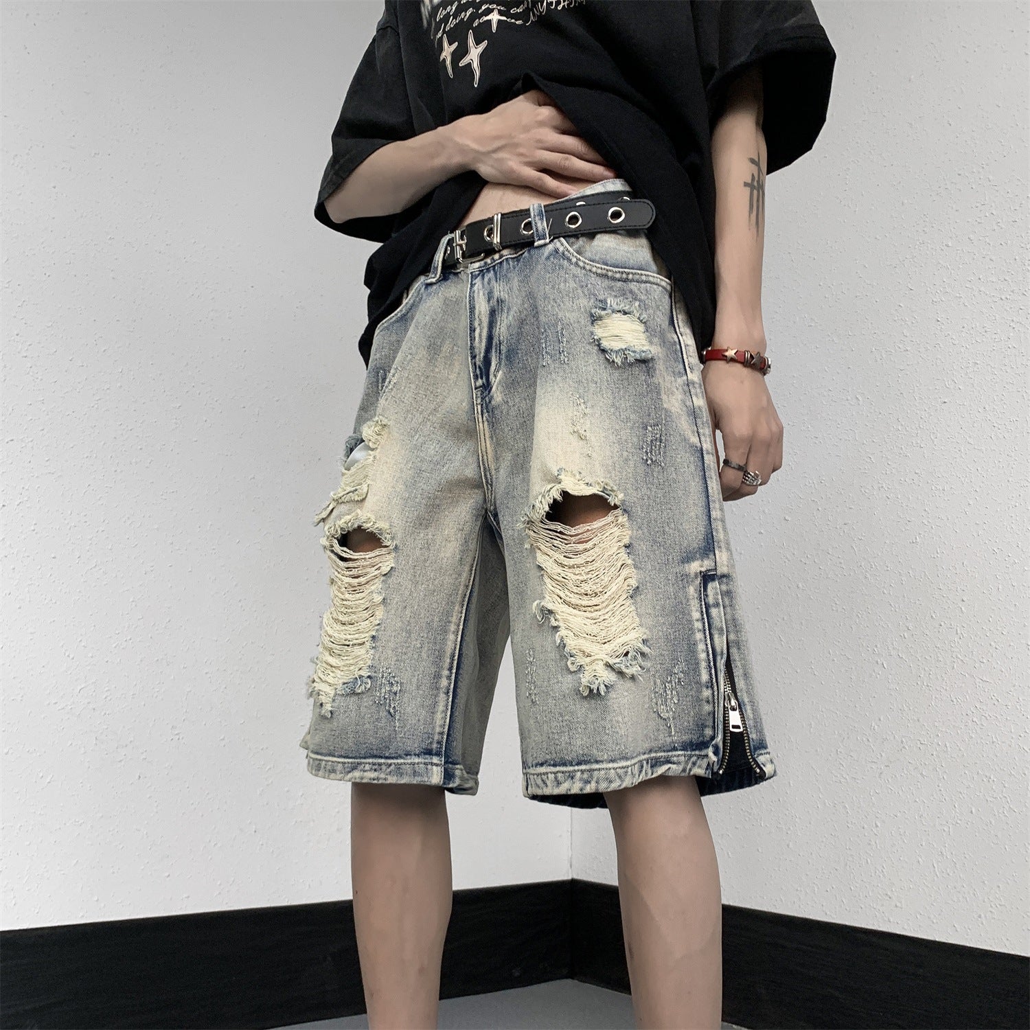 Five point hole beggar jeans shorts man